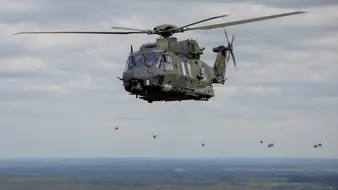 Ein Hubschrauber der Bundeswehr in der Luft