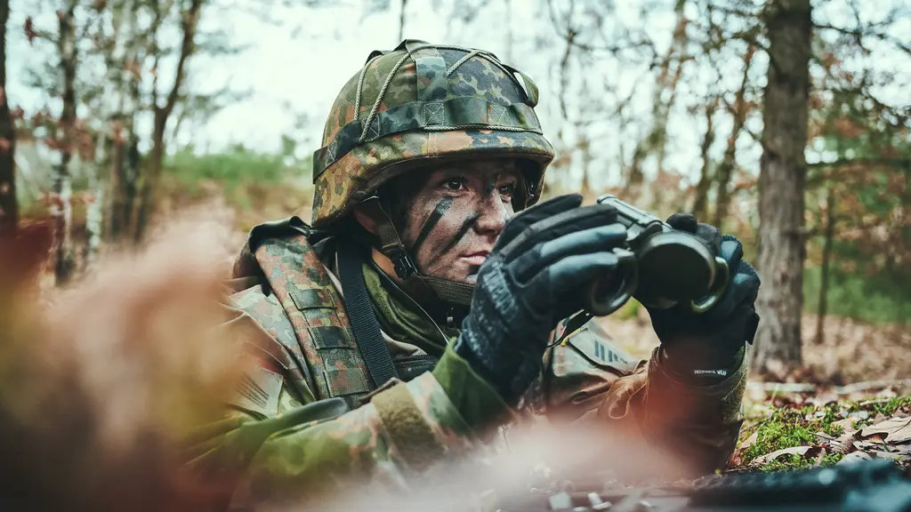 Soldatin im Panzer
