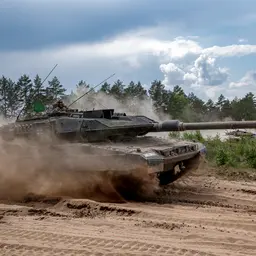 Ein Panzer der Bundeswehr im Gelände