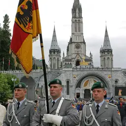 Soldaten mit Fahne