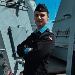 Marinesoldat auf Schiff