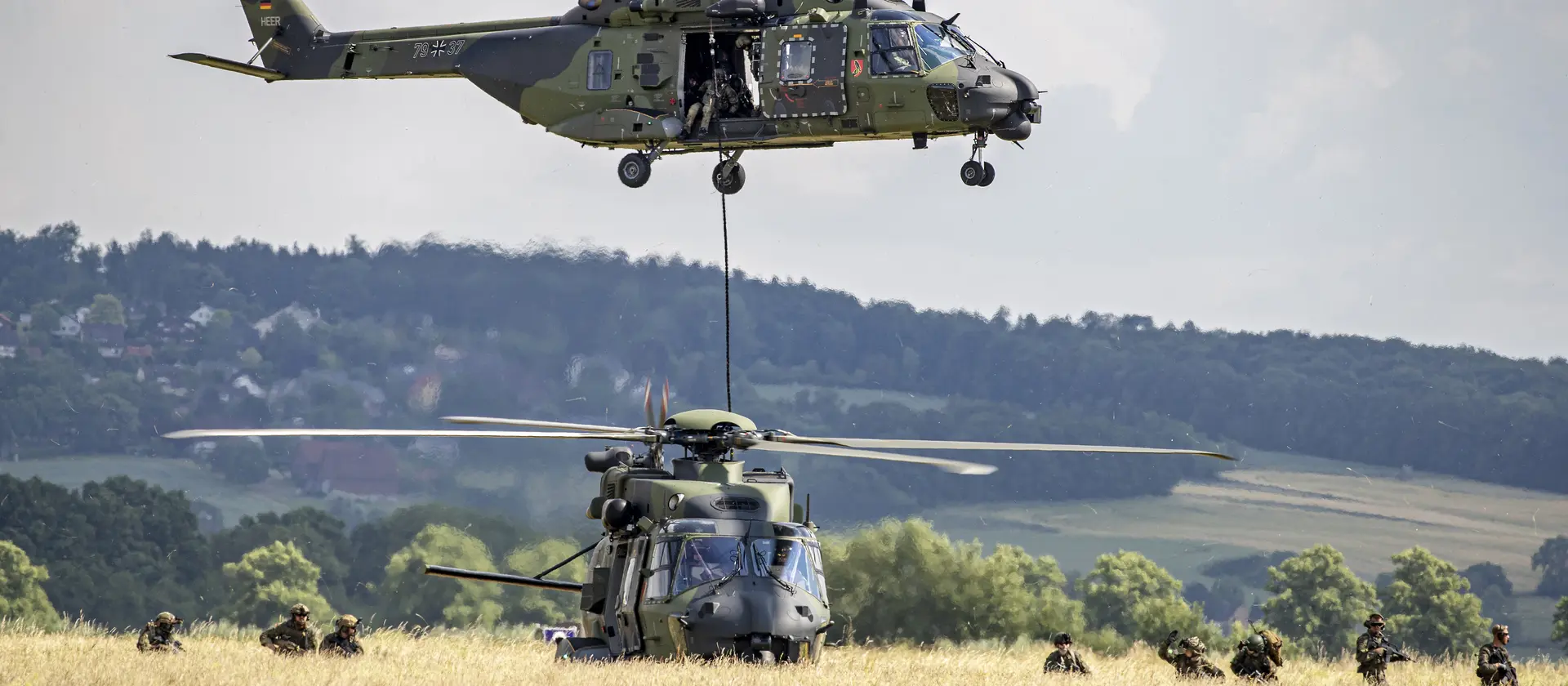 Hubschrauber der Bundeswehr im Landeanflug