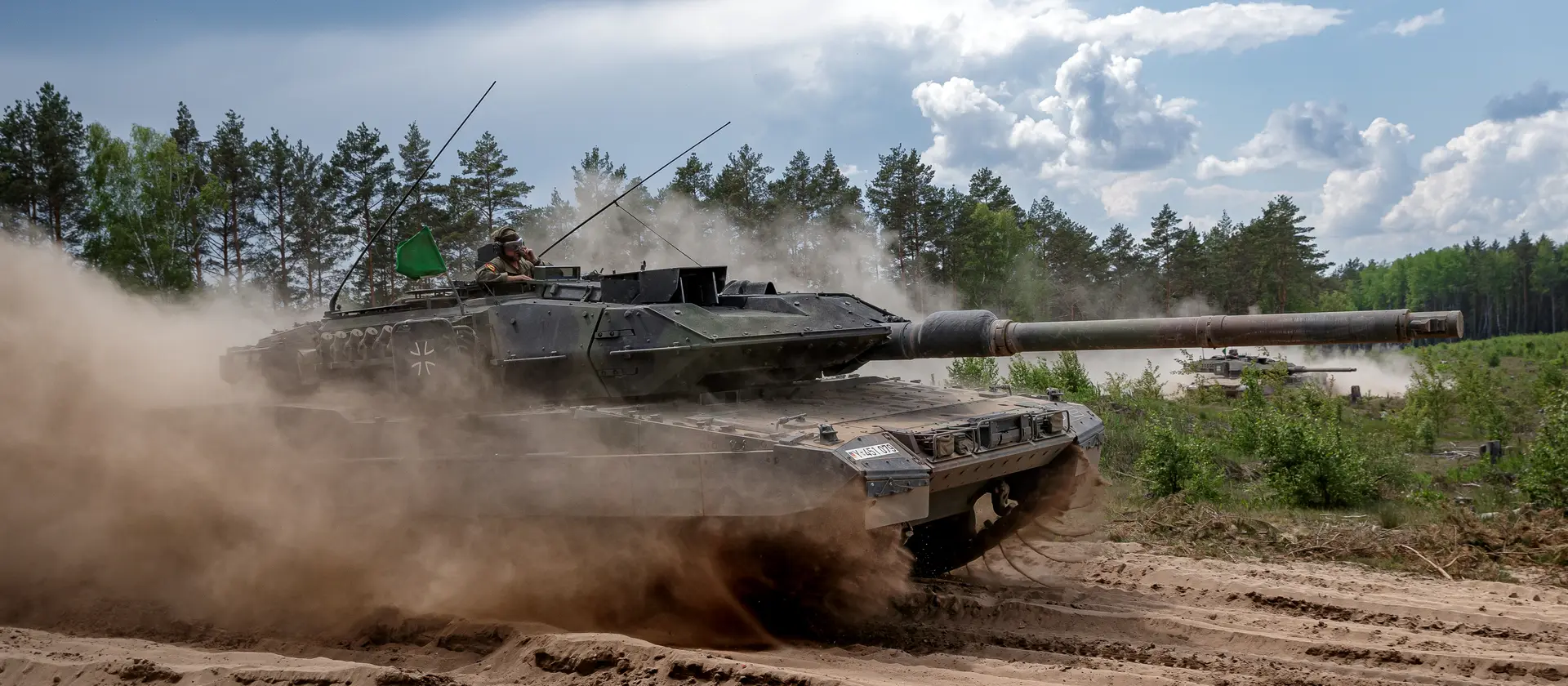 Ein Panzer der Bundeswehr im Gelände