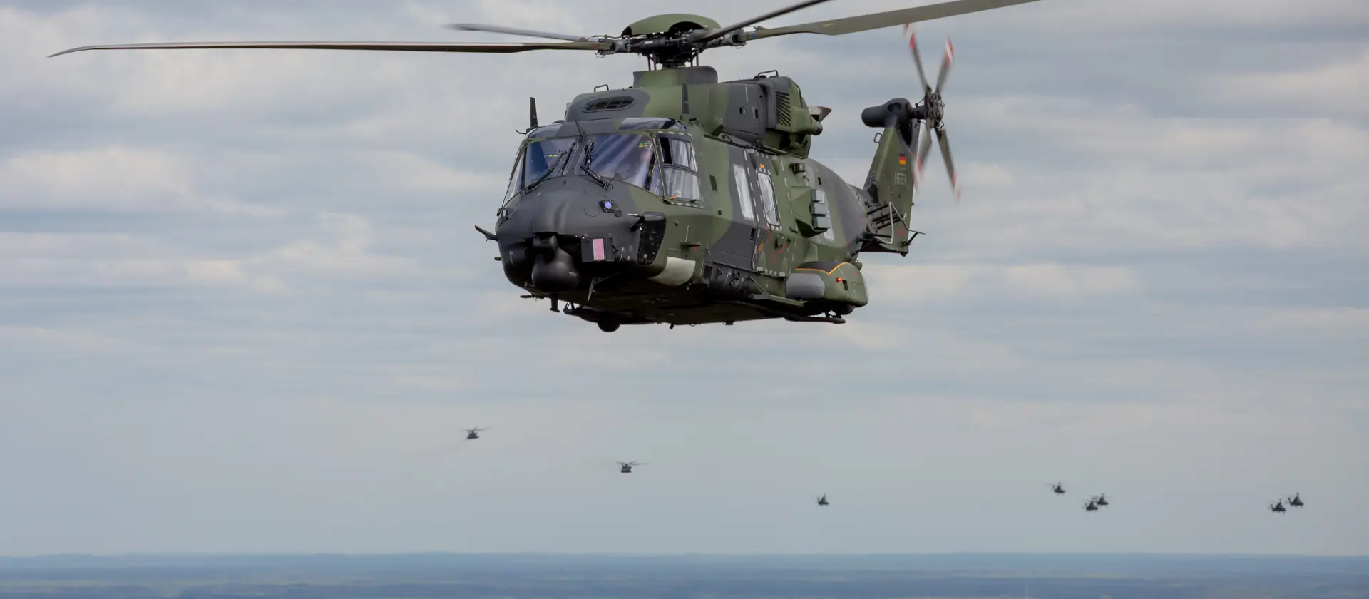 Ein Hubschrauber der Bundeswehr in der Luft