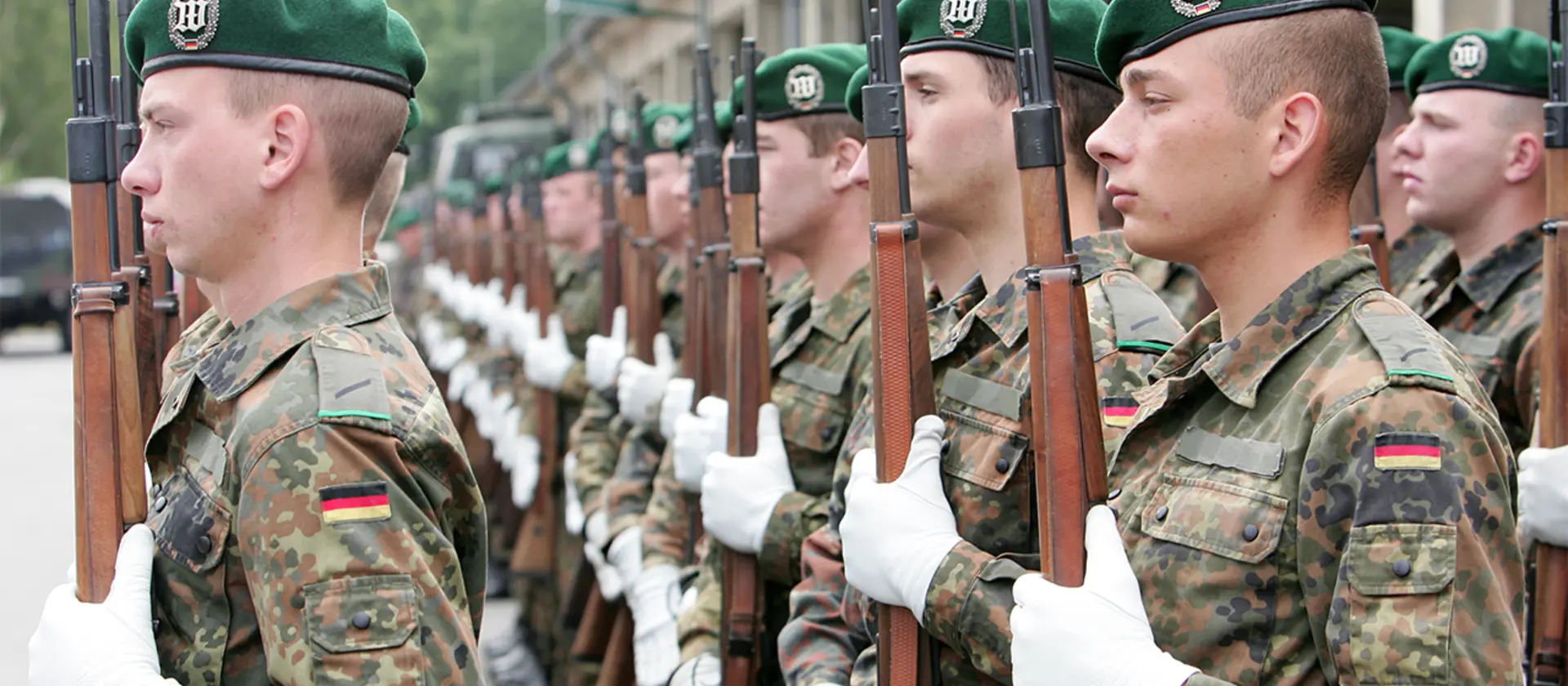 Soldaten der Wachbataillons