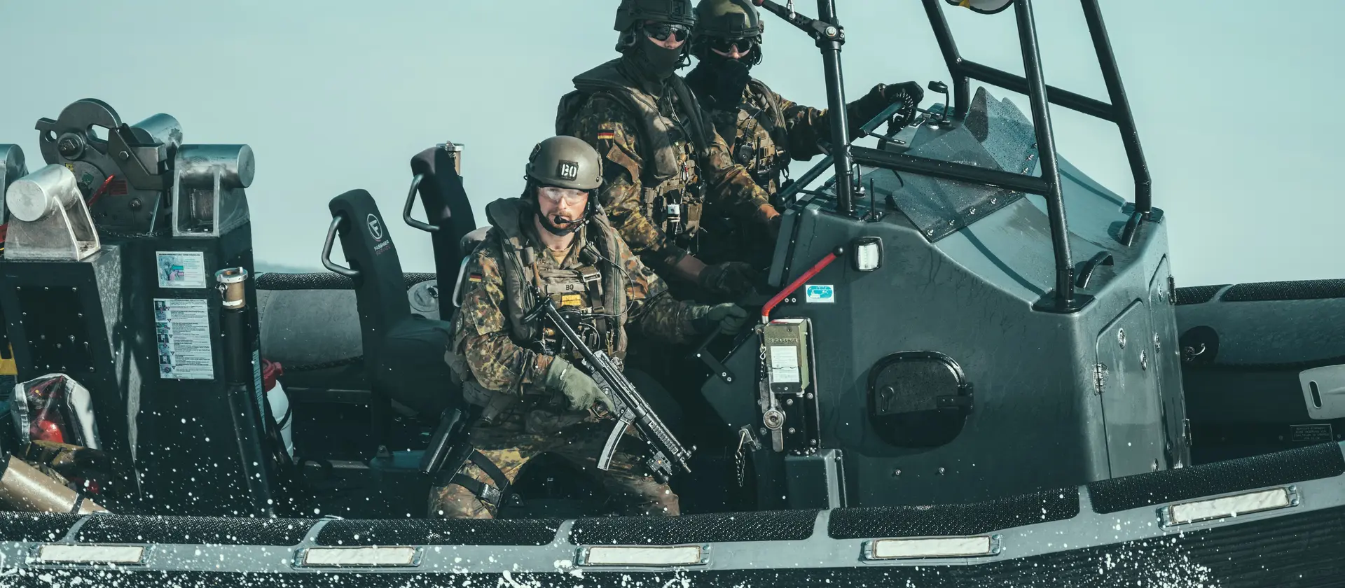 Soldaten der Boardingsicherungstruppe im Einsatz auf einem Schnellboot