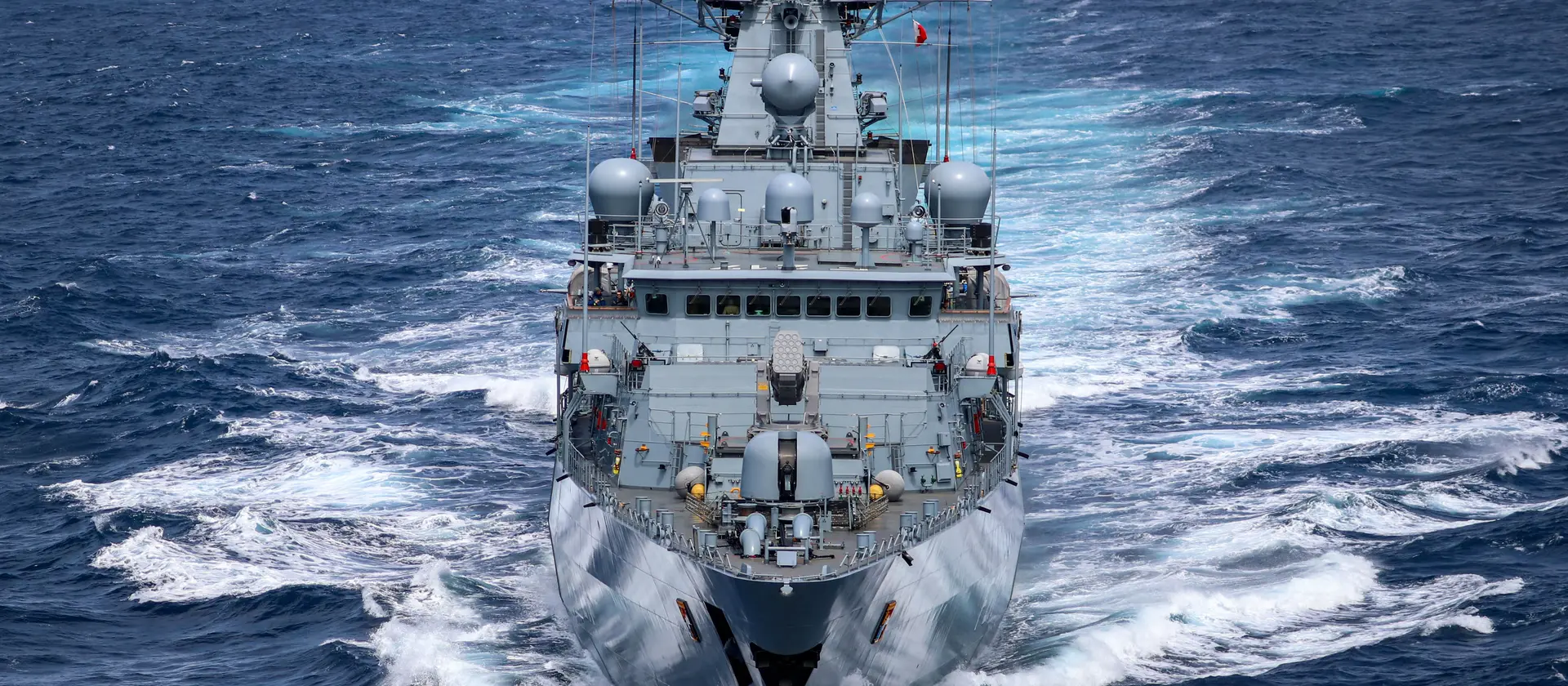 Eine Fregatte der Bundeswehr auf See