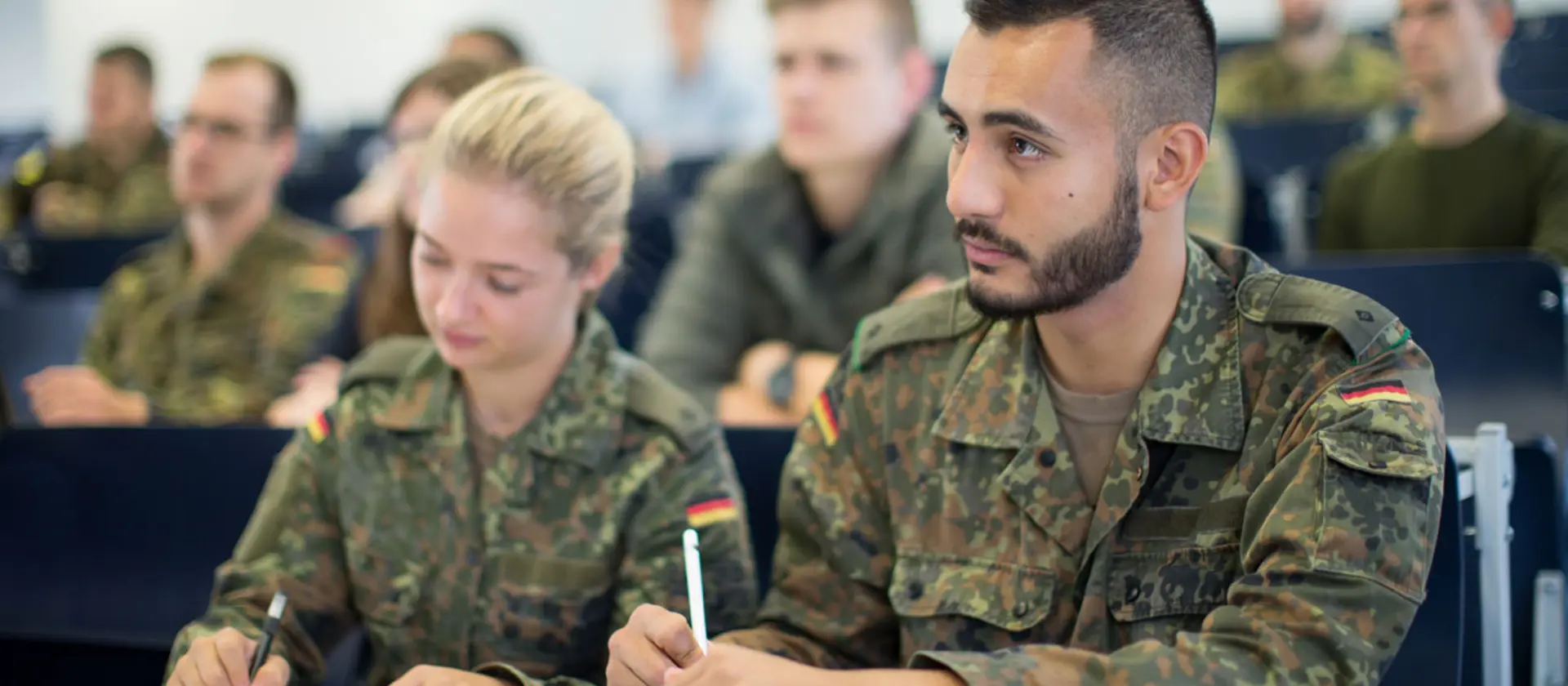 Offiziere im Studium