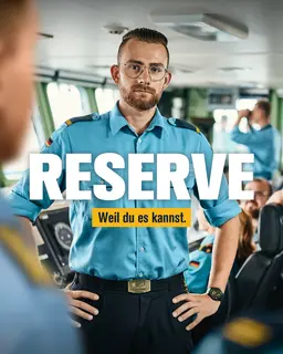 Ein Soldat in Uniform. Davor der Schriftzug: Reserve. Weil du es kannst.